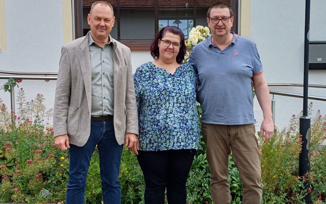 Zeigt Bürgermeister Meidinger mit neuen Pächtern Nadine Enke und Thomas Kalms